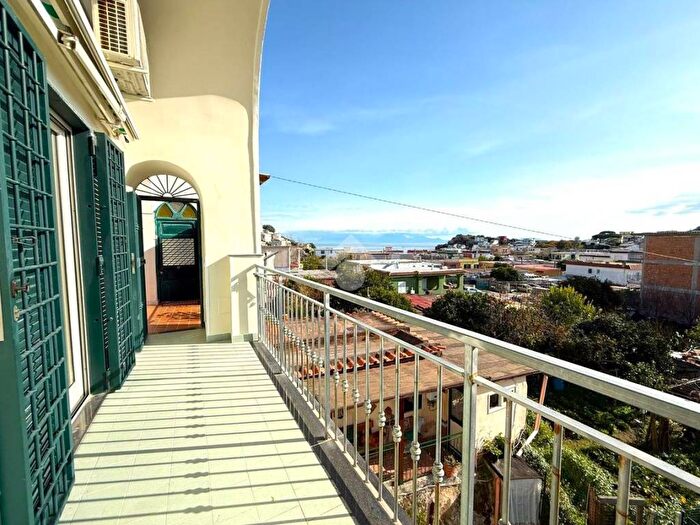 Appartamento bilocale in affitto in Via Cento Camerelle, Centro, Bacoli