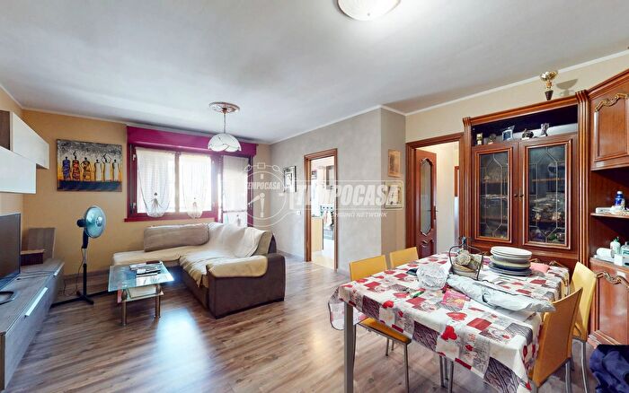 Appartamento con 6 locali in vendita in Via Malosnà, Orbassano