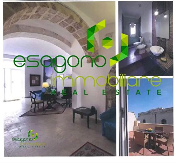 Casa con 18 locali in vendita in Siracusa