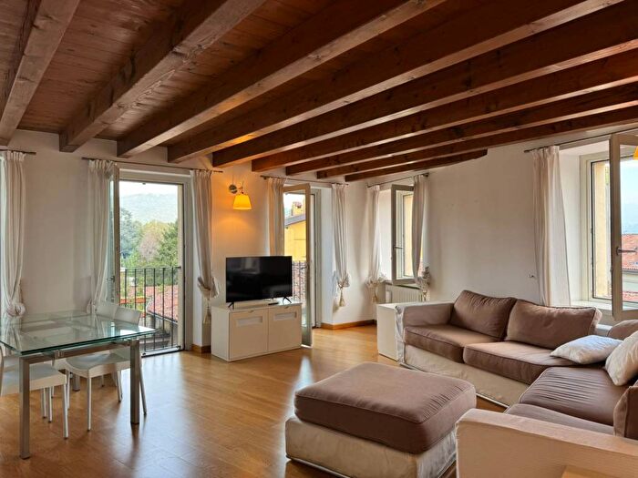 Appartamento trilocale in affitto in VIA PIGNOLO, Centro, Bergamo