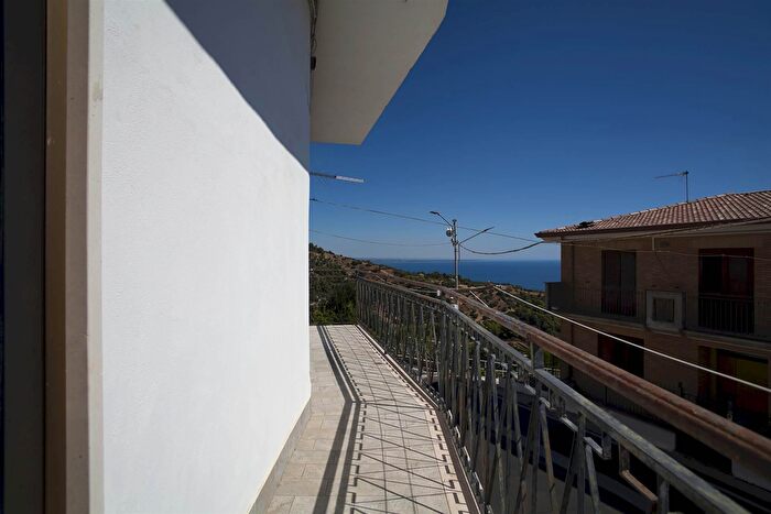 Casa con 8 locali in vendita in Via Giacomo Matteotti, Roseto Capo Spulico