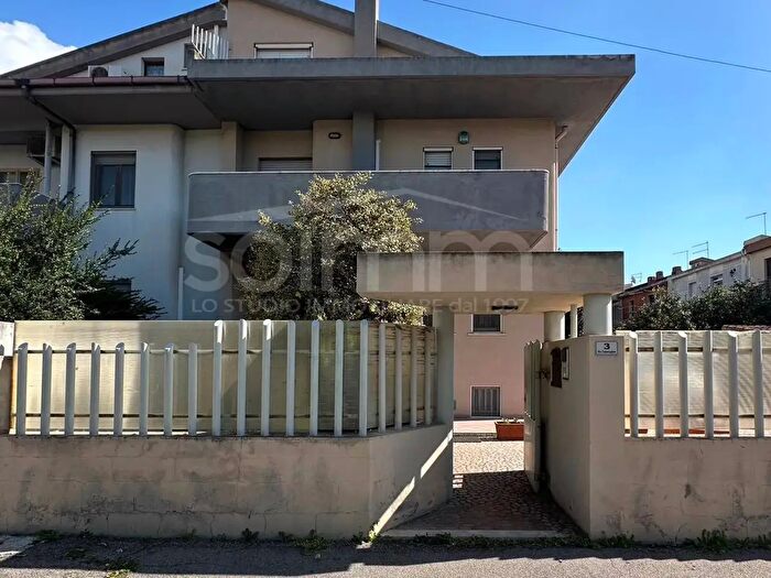 Casa con 7 locali in vendita in Via Copenaghen, Cagliari