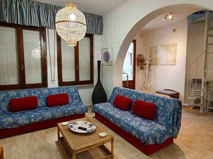 Appartamento con 6 locali in affitto in Viale Italia, Zona Nuova Pratoranieri, Follonica