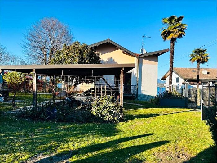 Casa con 5 locali in affitto in Via Alberto, Centro, Ranco