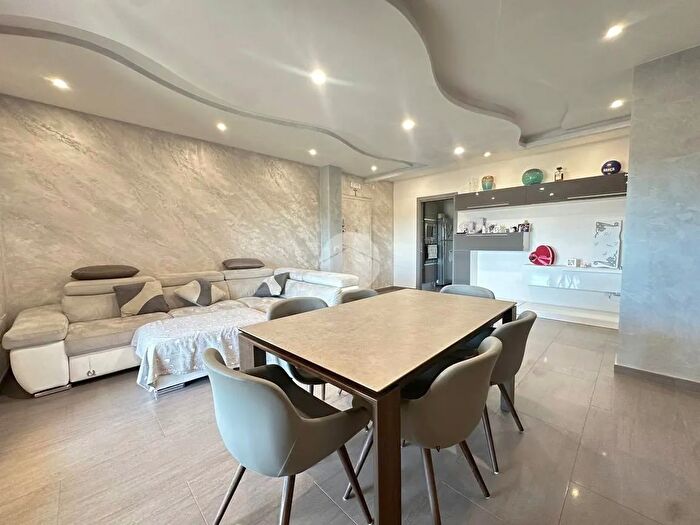 Appartamento trilocale in vendita in Trilocale Viale Francesco Caltagirone, Roma