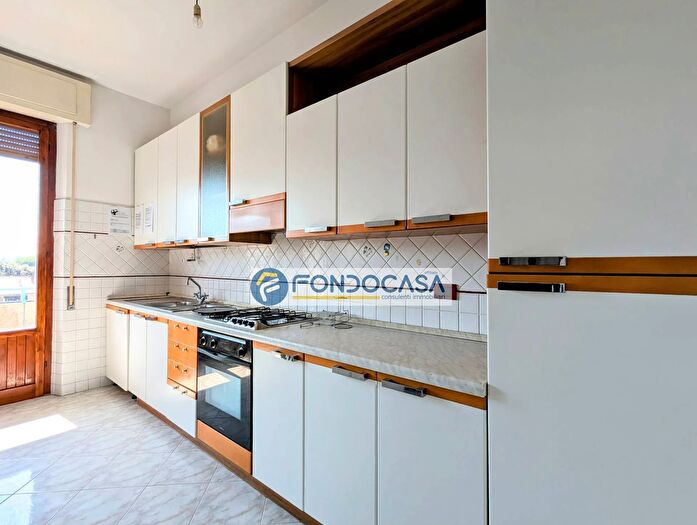 Appartamento trilocale in vendita in Via Magliano, Massa