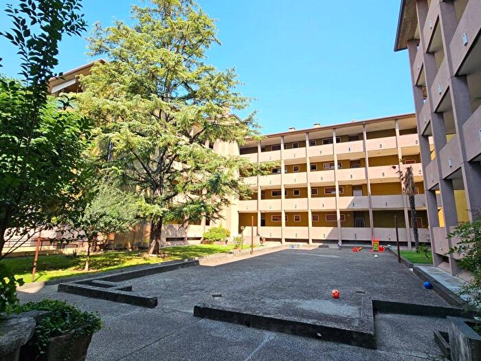 Appartamento quadrilocale in affitto in Via dei Grolli, Borgo Roma, Verona