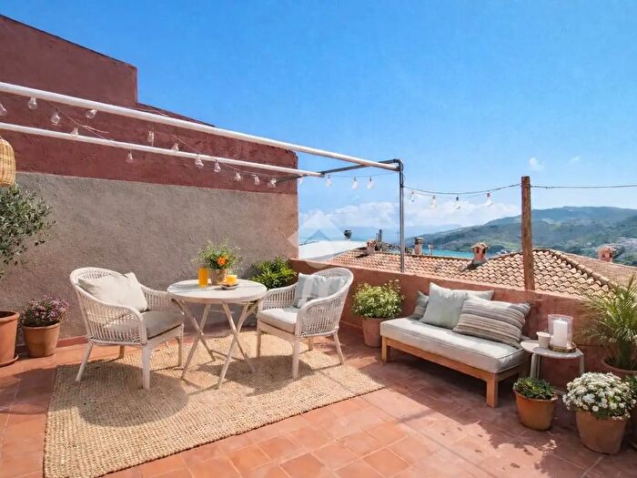 Casa con 7 locali in vendita in Via Brigata Sassari, Castelsardo