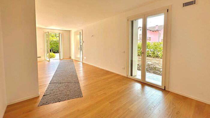 Appartamento con 5 locali in vendita in Via Bregolini Noale, Noale