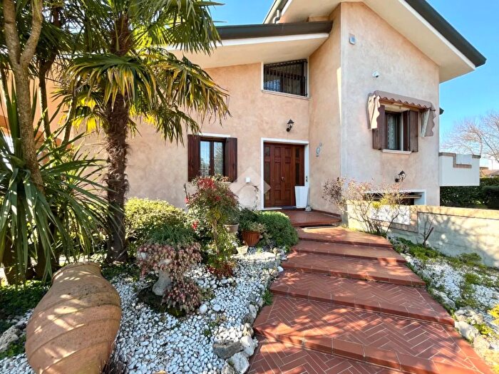 Casa con 6 locali in vendita in Via IV Novembre, Ponte San Nicolo