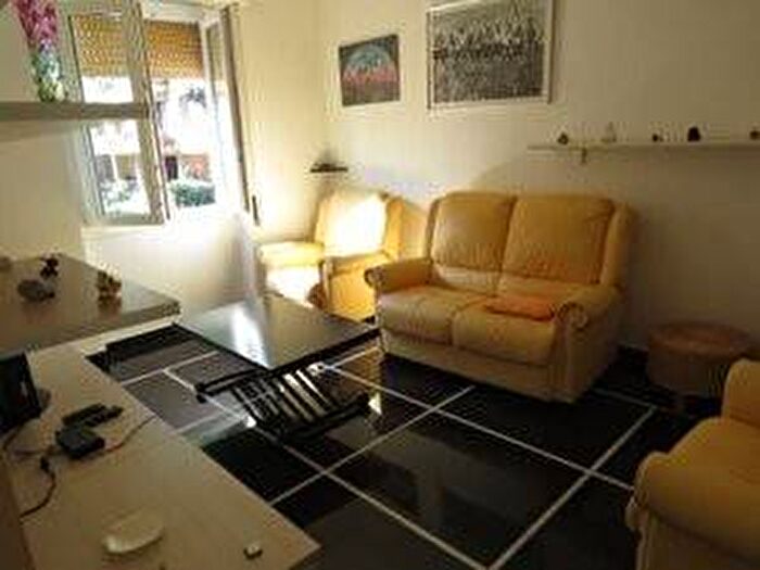 Appartamento trilocale in affitto in Via Carlo Antonio Tavella, Castelletto, Genova