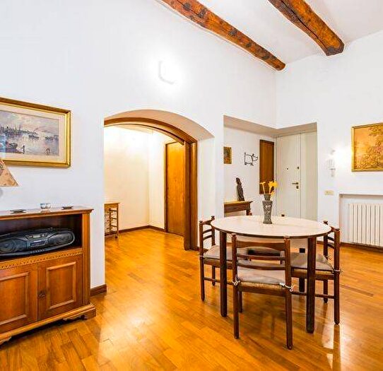 Appartamento con 5 locali in affitto in Santa Teresella Degli Spagnoli, Quartieri Spagnoli, Napoli