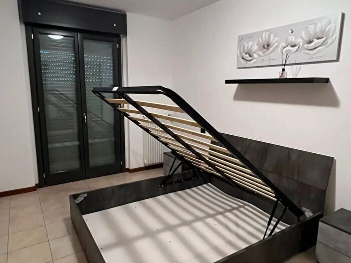 Appartamento trilocale in affitto in Via Senigallia, Milano
