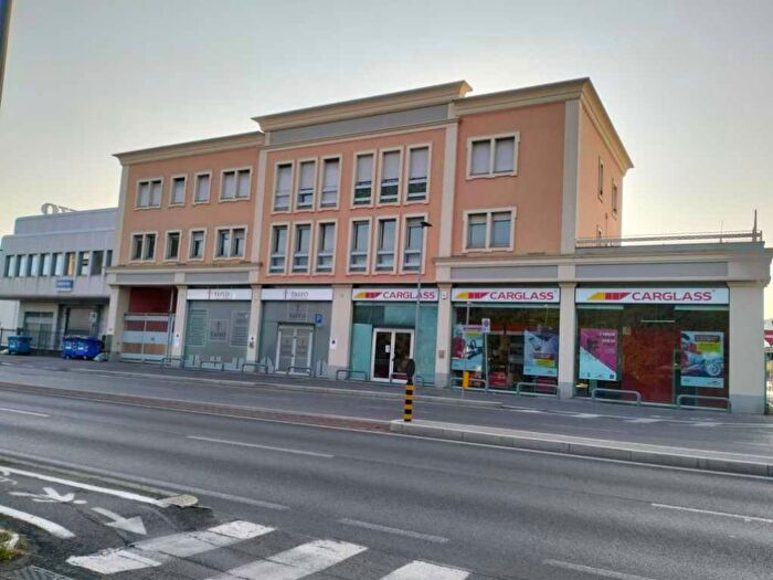 Appartamento bilocale in affitto in Via Triumplina, Casazza, Brescia