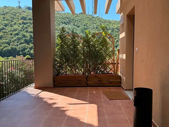 Appartamento trilocale in affitto in Via Vecchia di Giovi, Salerno