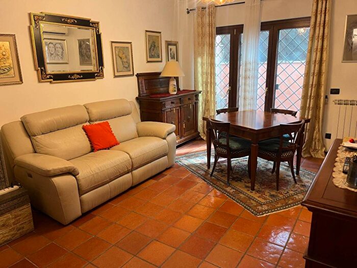 Appartamento quadrilocale in affitto in Via Ardeatina, Navigatori, Roma