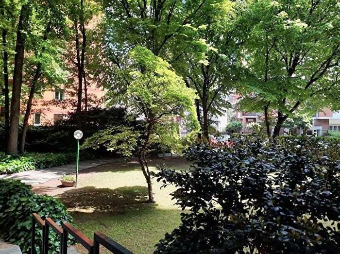 Appartamento trilocale in affitto in Via Claudio Debussy, Piazzale Siena, Milano