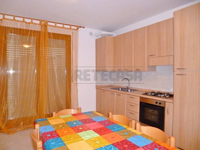 Appartamento trilocale in affitto in Via Venezia, Montebello Vicentino