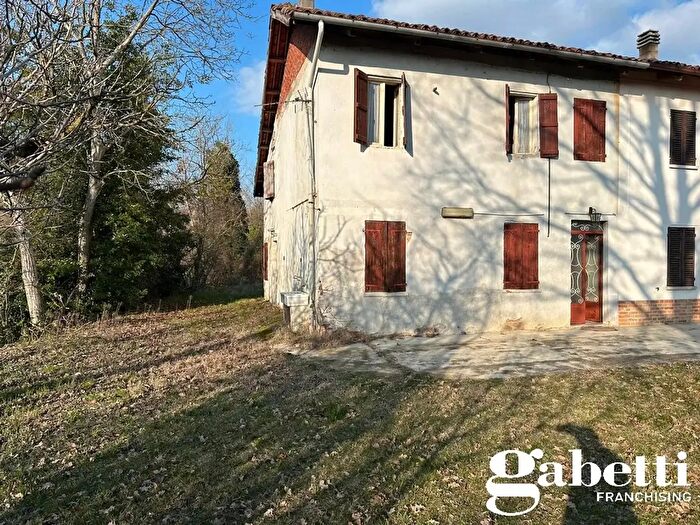 Casa quadrilocale in vendita in Località Mombarone, Asti