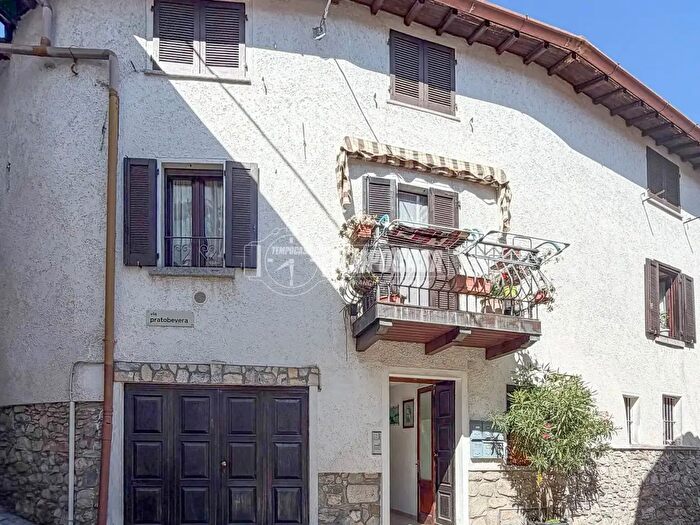 Appartamento bilocale in vendita in Piazza Gerolamo Pratobevera, Sormano