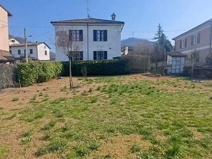 Casa con 11 locali in vendita in Giosuè Carducci, Tortona