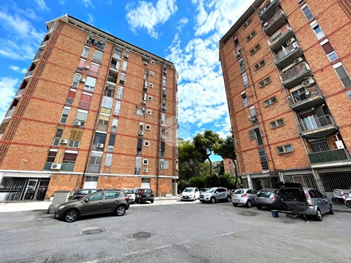 Appartamento con 5 locali in vendita in Via Giustiniano, Napoli