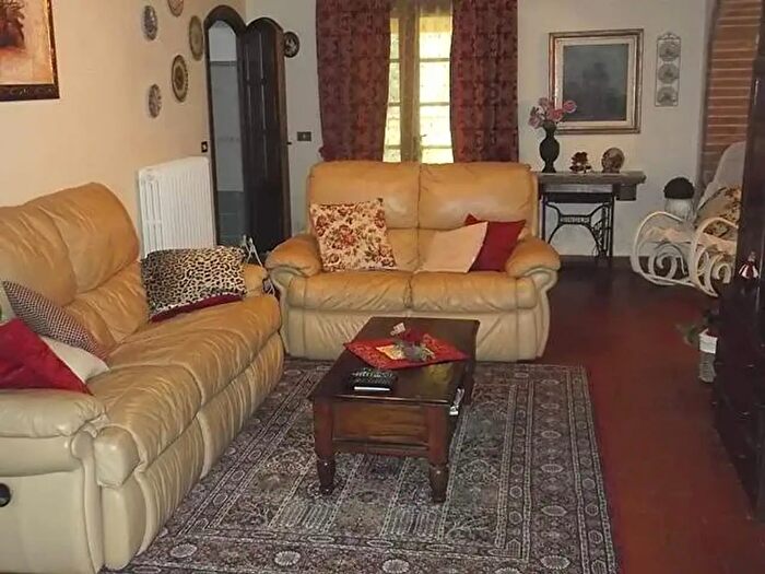 Casa con 10 locali in vendita in Crespina Lorenzana