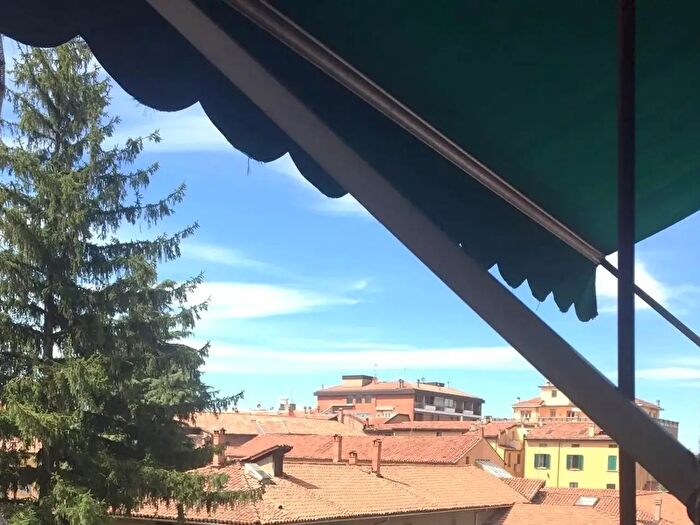 Appartamento con 10 locali in vendita in Bologna