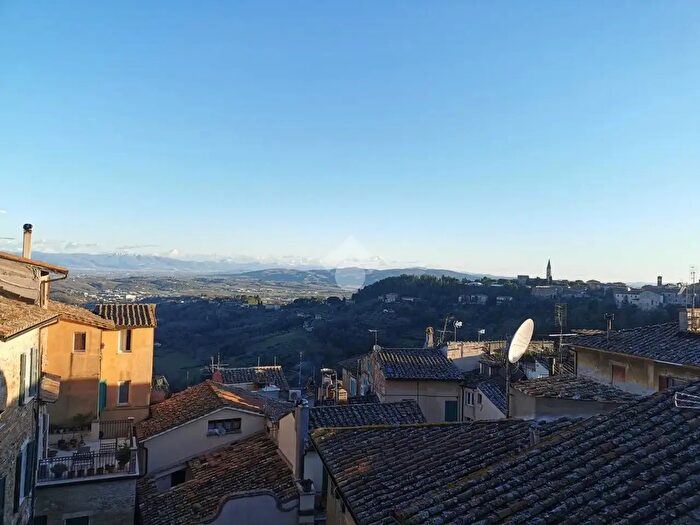 Appartamento trilocale in vendita in Via della Viola, Perugia