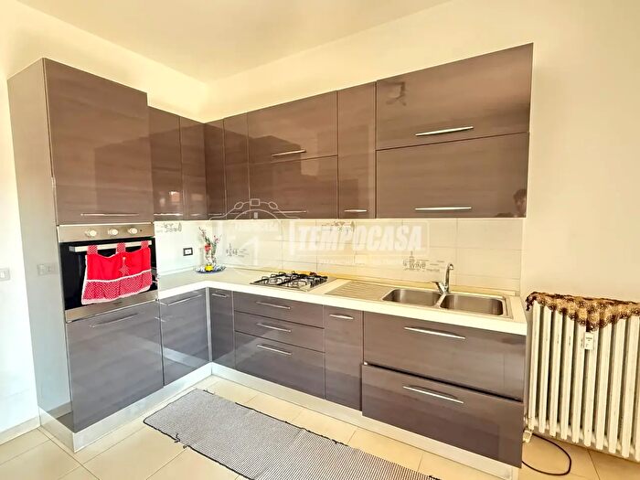 Appartamento quadrilocale in vendita in Via Vittorio Albini, Asti