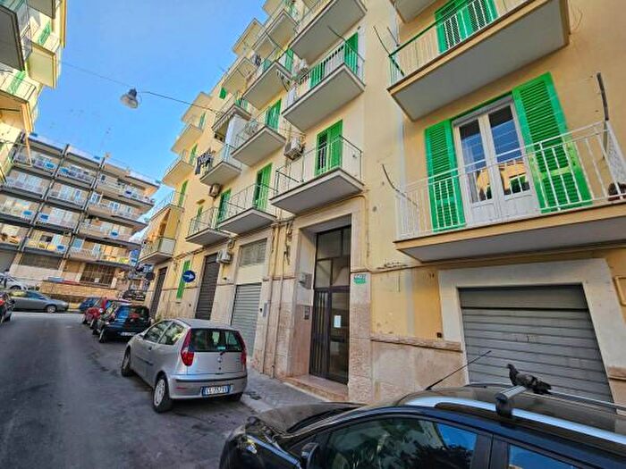 Appartamento trilocale in vendita in Via Vincenzo Valente, Molfetta