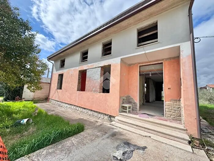 Casa con 8 locali in vendita in Via Vittoria Aganoor Pompili, Assisi