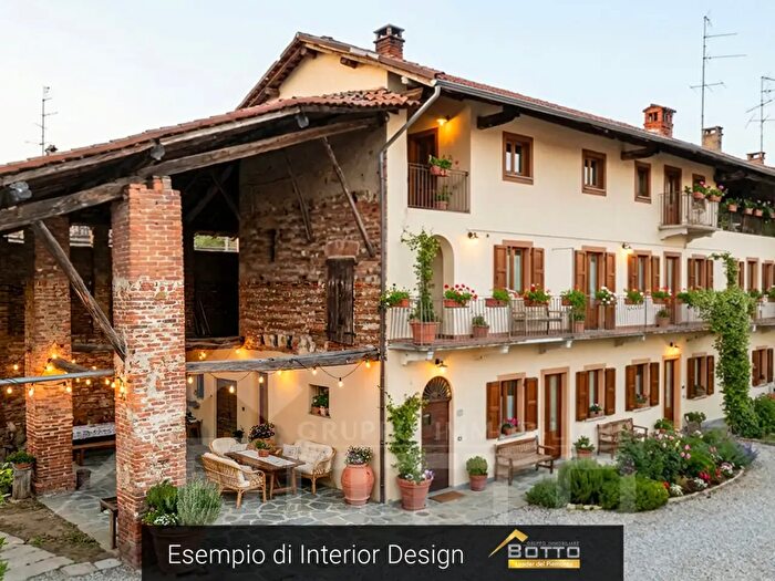 Casa con 8 locali in vendita in Via Santo Stefano N, Oleggio