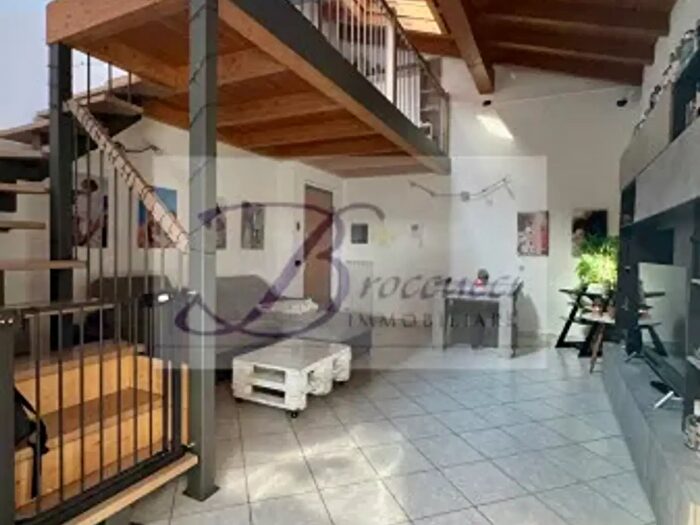 Appartamento trilocale in vendita in Via Maestri Scalpellini, Arcisate