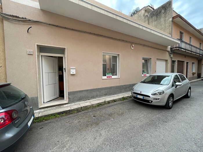 Casa con 5 locali in vendita in Via Damiano Chiesa, Modica