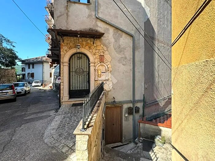 Appartamento quadrilocale in vendita in Piazza Giacomo Matteotti, Bassiano