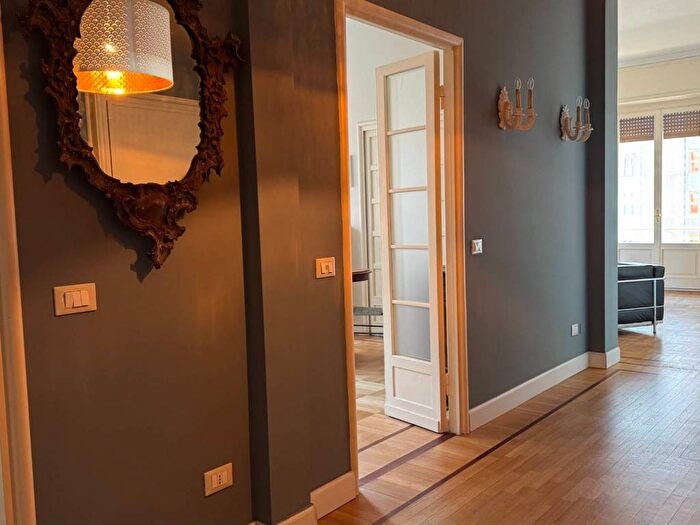 Appartamento trilocale in affitto in Viale Severino Boezio, Sempione, Milano