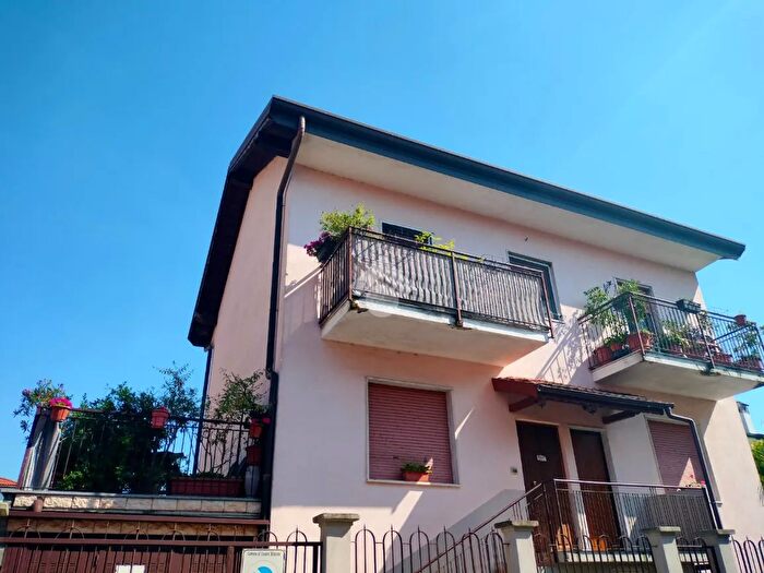 Casa trilocale in vendita in Via Giosuè Carducci, Cesano Boscone