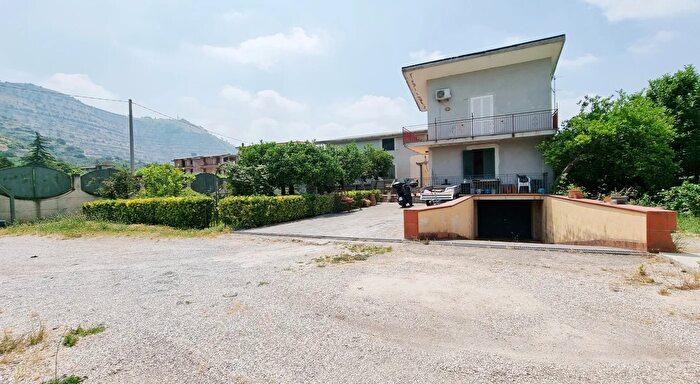 Casa con 5 locali in vendita in Via Bersaglio, Caserta