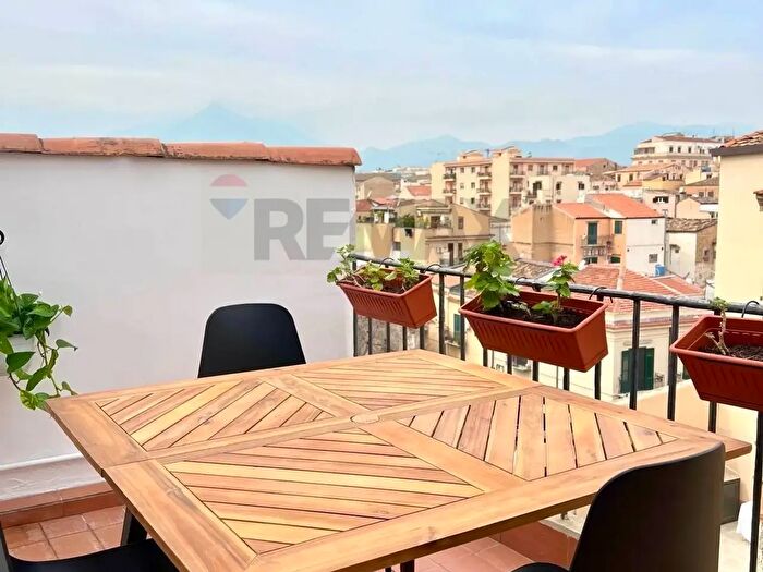 Appartamento con 5 locali in affitto in Via Maqueda, Palermo