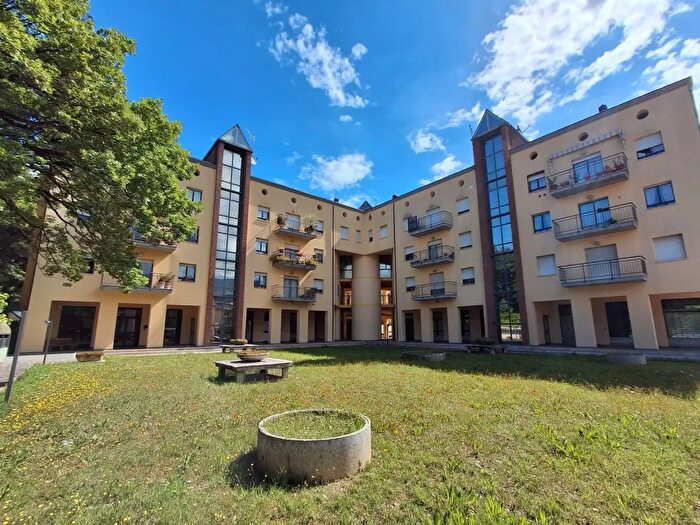 Appartamento con 5 locali in vendita in Via Matteo da Leonessa, LAquila