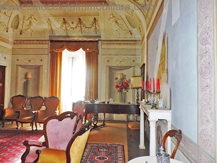 Appartamento con 6 locali in vendita in Area Residenziale Piazza S Anna Pomarance, Centro, Pomarance