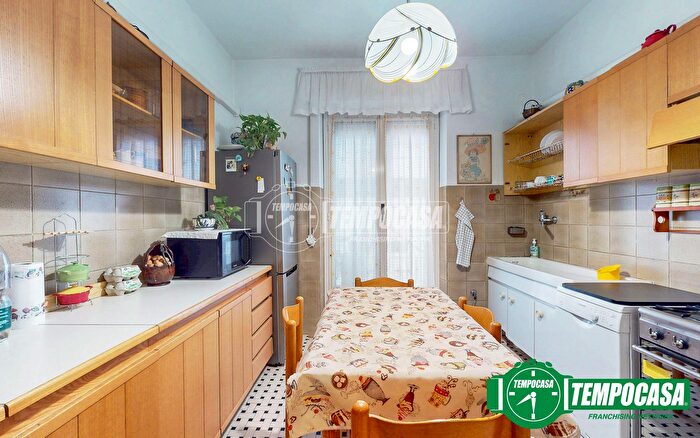 Appartamento con 5 locali in vendita in Via LungOrba Giuseppe Mazzini, Ovada