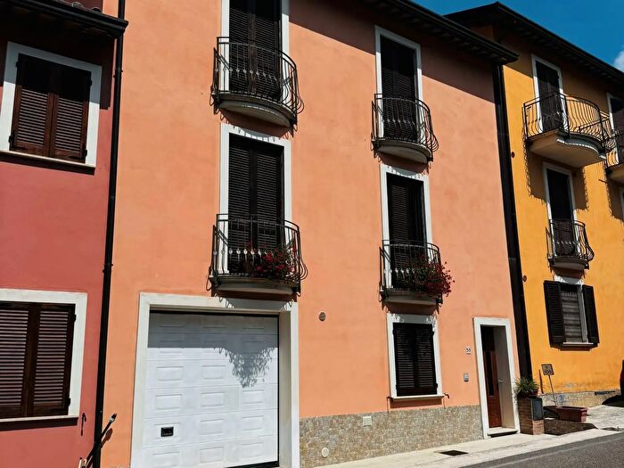 Casa con 5 locali in vendita in Vocabolo Bagnara, Nocera Umbra