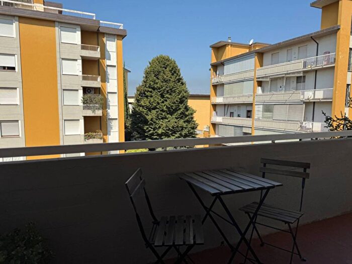 Appartamento trilocale in affitto in Isolotto Talenti, Firenze