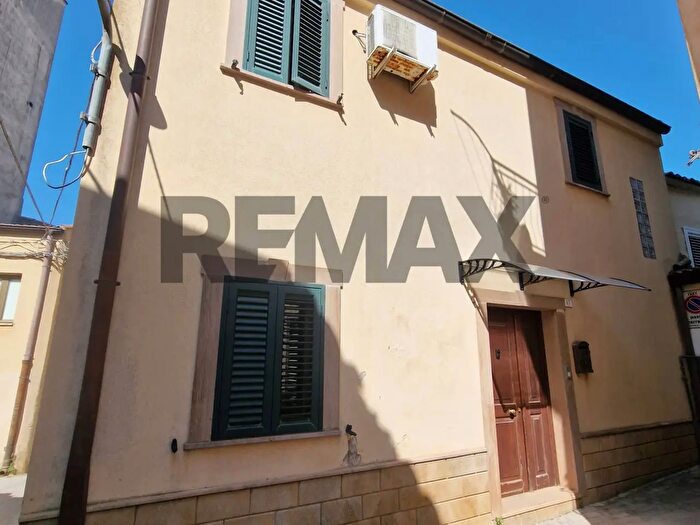 Casa con 6 locali in vendita in Via Archimede, Enna