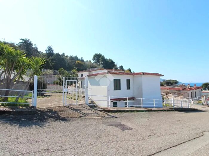 Casa trilocale in vendita in Via Vincenzo Gregorio, Agropoli
