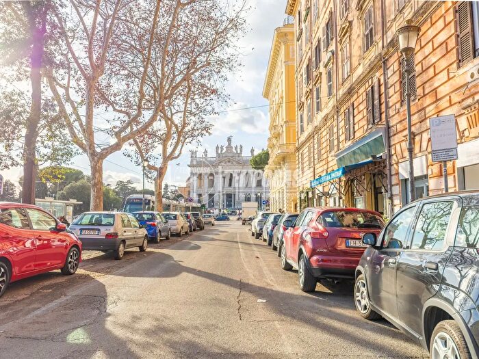 Appartamento trilocale in vendita in Via Conte Rosso, Roma