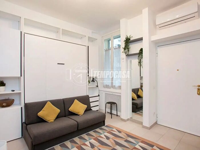 Appartamento monolocale in affitto in Via Ugo Bassi, Milano