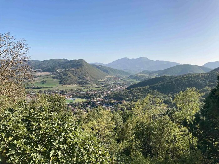 Casa con 8 locali in vendita in Via San Gregorio Acqualagna, Acqualagna